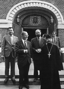 На открытии читального зала "YMCA-Press" в Воронеже. 1992 На открытии читального зала «YMCA-Press» в Воронеже. 1992
